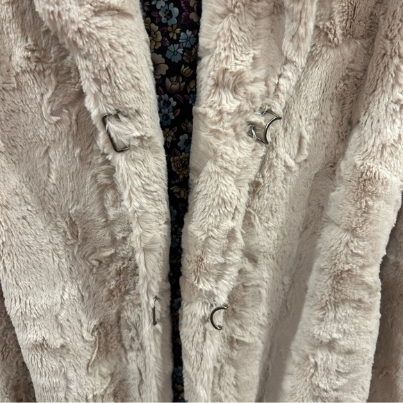 Georgie Women’s Faux Fur Coat Mid length Cream/ivory Soft Size 6 - Picture 4 of 11